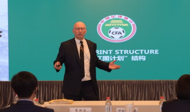 体育入口-直播吧：原足协技术总监比利时人克瑞斯抵京 或将成国足选帅顾问