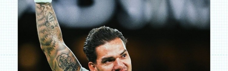 开云直播-曼城官方祝埃德森32岁生日快乐，球员效力蓝月8年斩获18冠