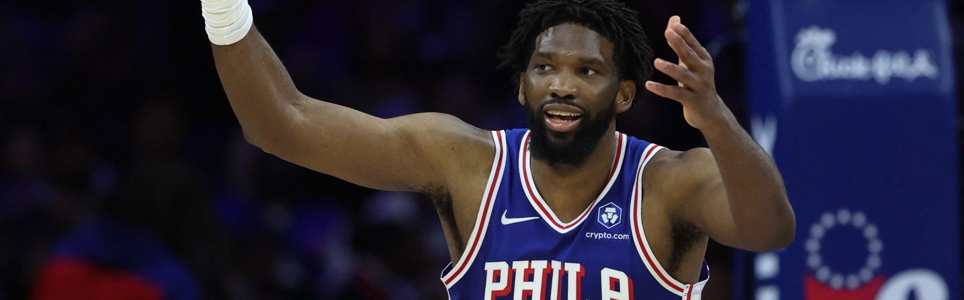 铁麻了！恩比德半场10中1&amp;三分4中0仅拿4分7板3助3帽