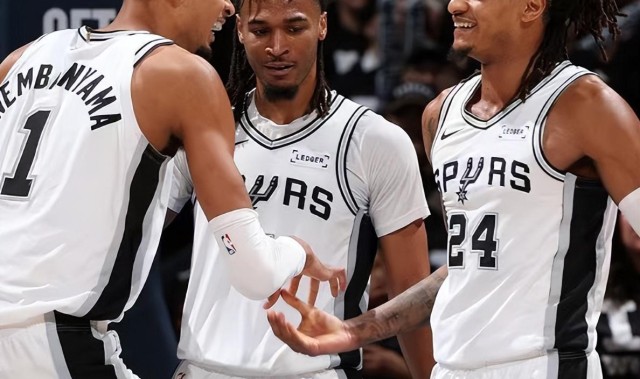 开云体育在线-随着马刺7分险胜，尼克斯夺赛点，NBA季后赛最新排名出炉！