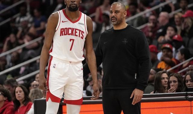 体育入口-NBA火箭111-94大胜尼克斯：杜兰特27分全能发挥