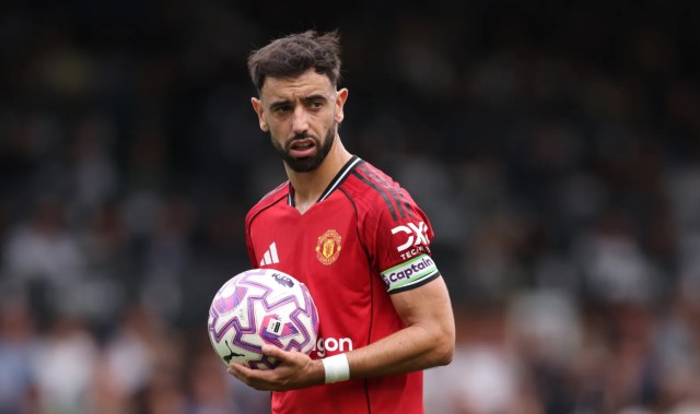 赛事服务-英媒：B费夏季拒绝三家沙特球队招揽，并婉拒C罗亲自邀请