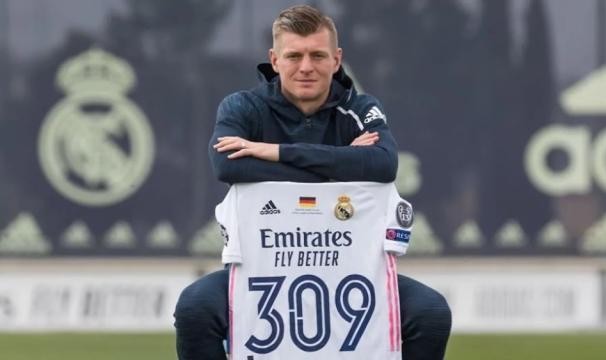 赛事服务-克罗斯：一直苦练传球 最爱拉莫斯给我擦靴的照片