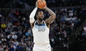 体育入口-兰德尔22投11中得到26分9板7助 末节4中3得7分2板1助