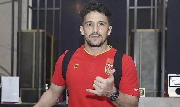 洛国富自宣退役：拿过金靴赚过高薪 仍中国国籍