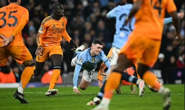 体育入口-专家团痛批曼城：幼稚战术招致皇马翻盘，悬念已死