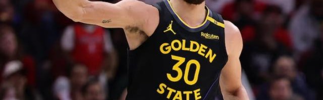 开云体育在线-库里：开始更多考虑退役 不想像科比那样摆烂收尾