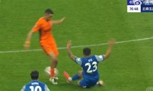 足协评议：李可铲球力度和接触程度不构成严重犯规 不应出示红牌