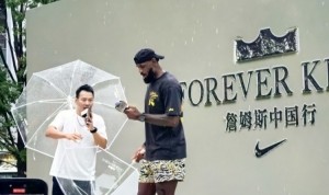 开云直播-段冉长文回顾与詹姆斯的故事：临时用垃圾桶做采访桌台他都没生气