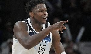 体育入口-末节&amp;双加时轰24分！爱德华兹25中12砍下34分10板8助1断