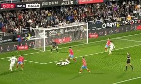 开云体育在线-居莱尔率领皇马替补横扫弱旅，只有一人或成输家