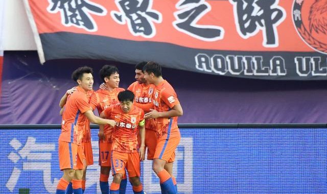 赛事服务-【中超综述】上海双雄两连平泰山领跑 京粤取连胜